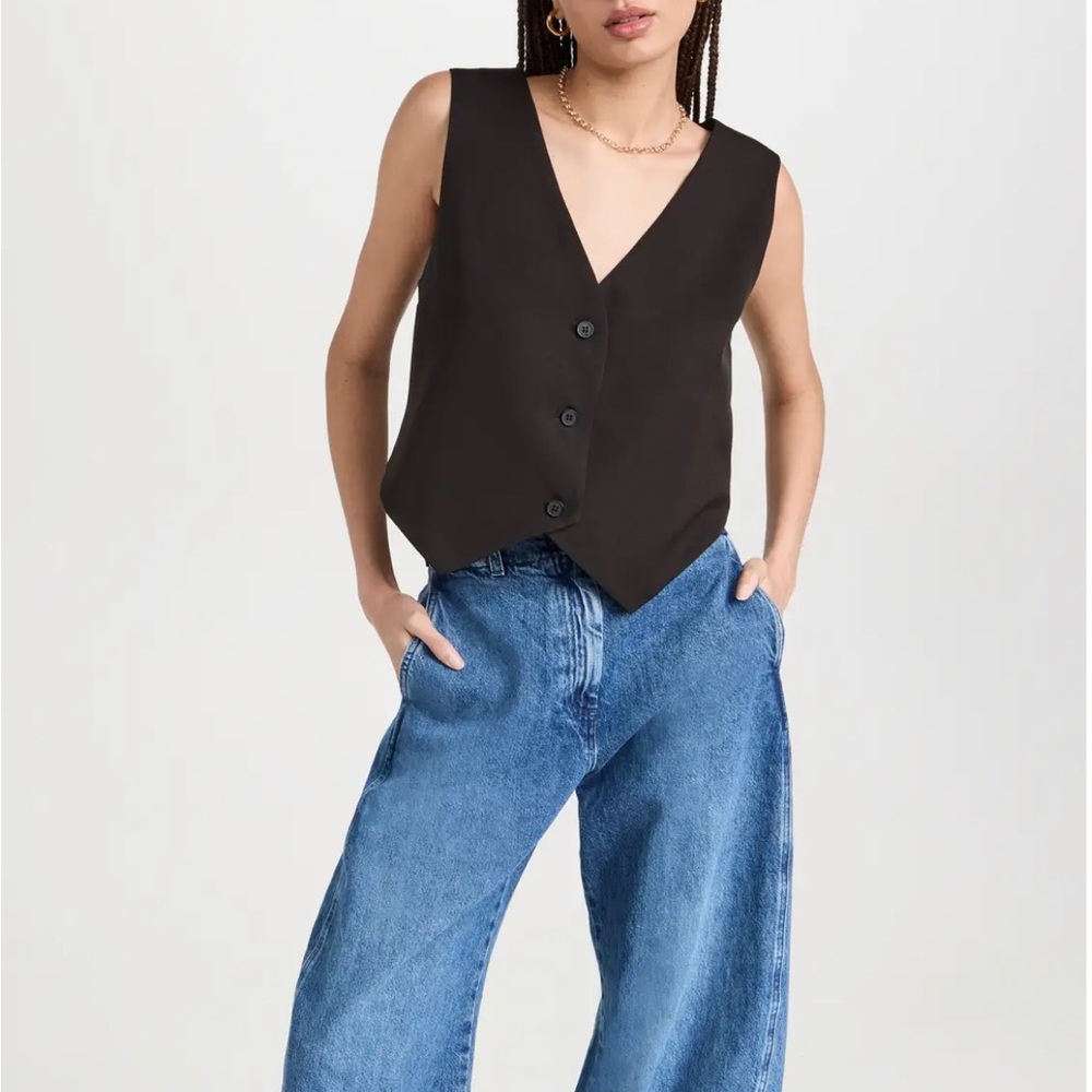 Lioness Gisele Vest